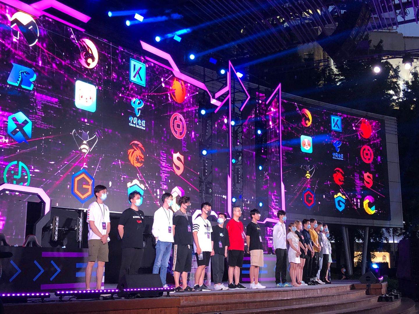 上打入四强 上打入四强