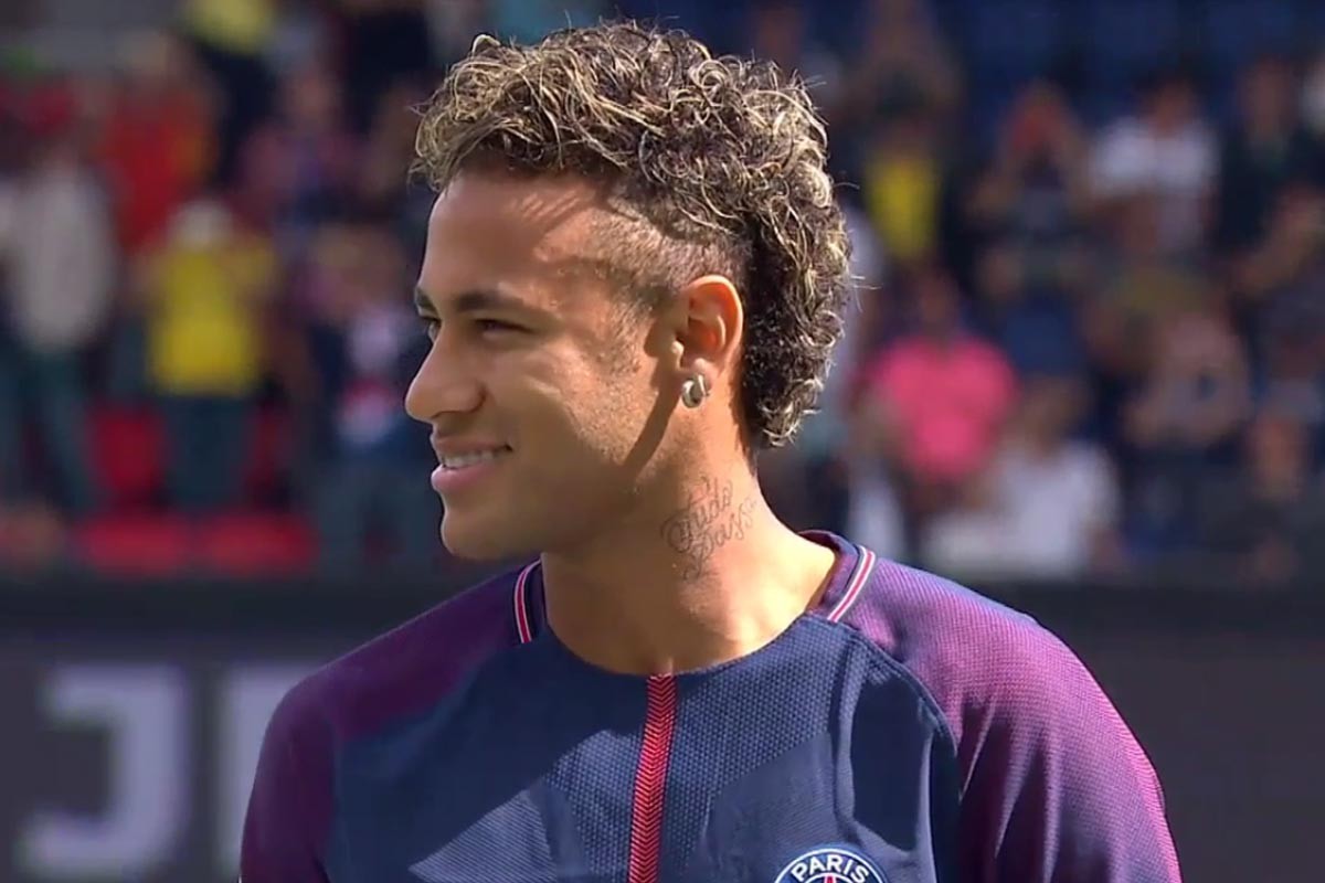 而他正在把 而他正在把